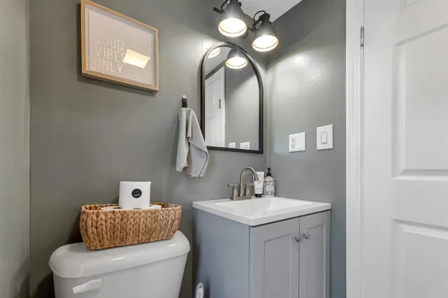 $2,200 | 9 Cole Street, Unit 2, Hampton, NH 03842