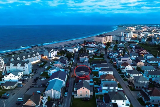 $2,200 | 9 Cole Street, Unit 2, Hampton, NH 03842