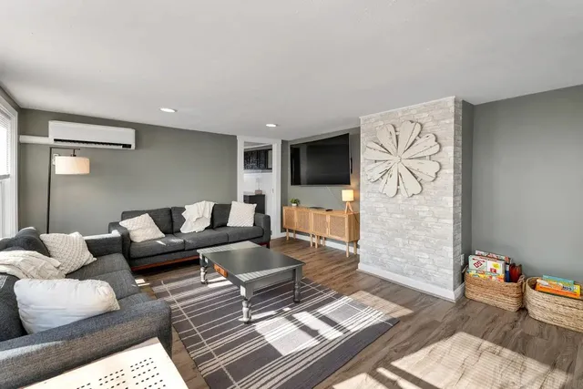 $2,200 | 9 Cole Street, Unit 2, Hampton, NH 03842