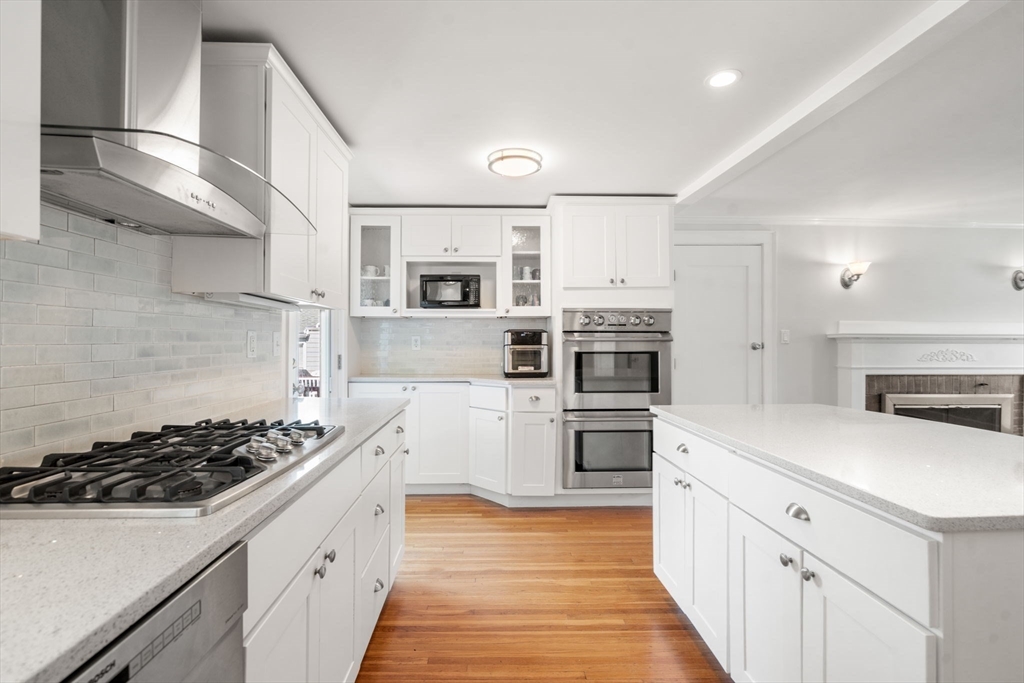 32 Grosvenor Road Waltham, MA 02453 - Photo 6 of 39