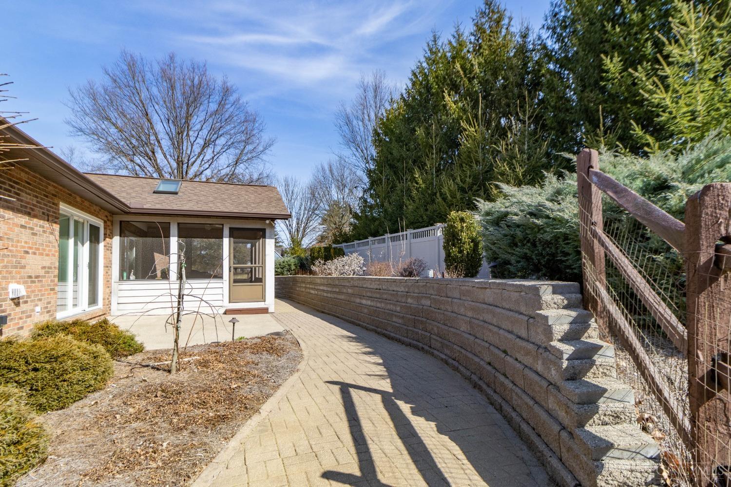 5239 Hanley Road Cincinnati, OH 45247 - Photo 29 of 34