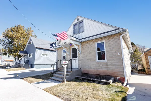$149,900 | 1611 Jackson Street, Two Rivers, WI 54241