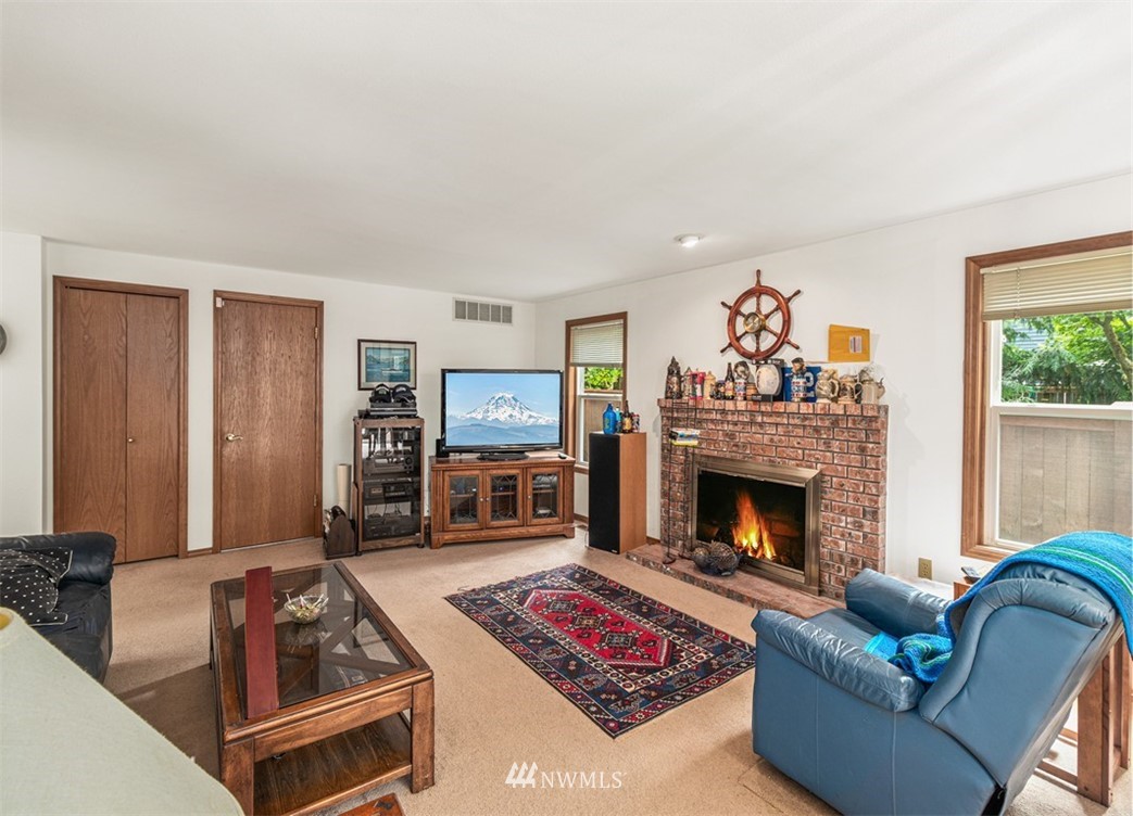 2428 182nd Place Southeast Bothell, WA 98012 - Photo 5 of 14 Gallery Image 5