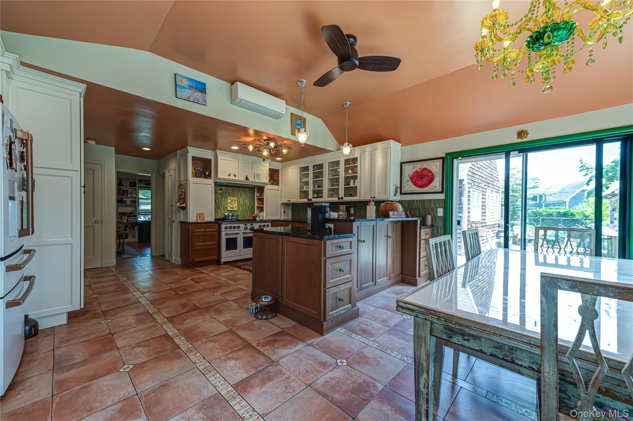 253 Melbury Road Babylon, NY 11702 - Photo 12 of 44