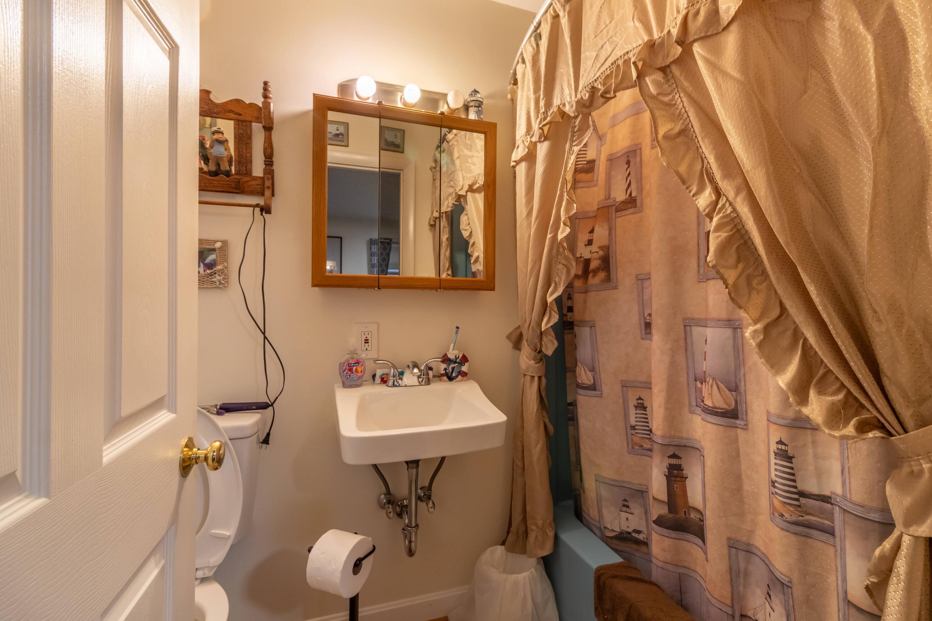49 Foster Street Ellsworth, ME 04605 - Photo 21 of 39 49 Foster Street Int-Ext-27