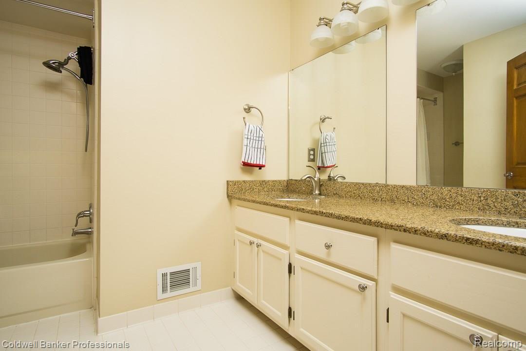 3679 Merriweather Lane Rochester, MI 48306 - Photo 25 of 34 3679-Merriweather-025.jpg
