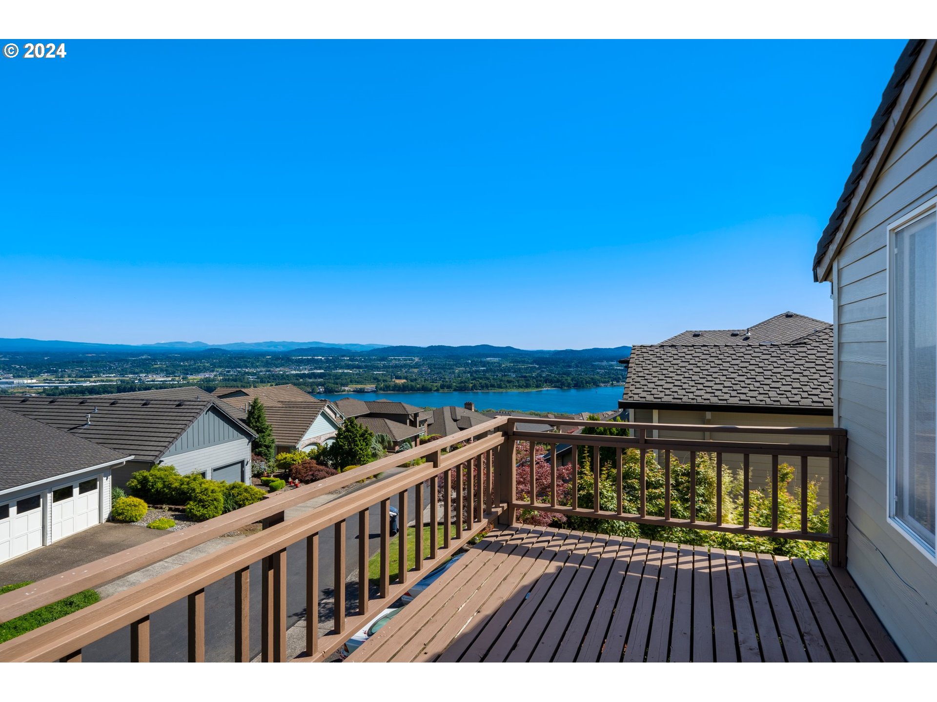 652 Northwest View Ridge Way Camas, WA 98607 - Photo 31 of 39 a view of a balcony with wooden floor and city view