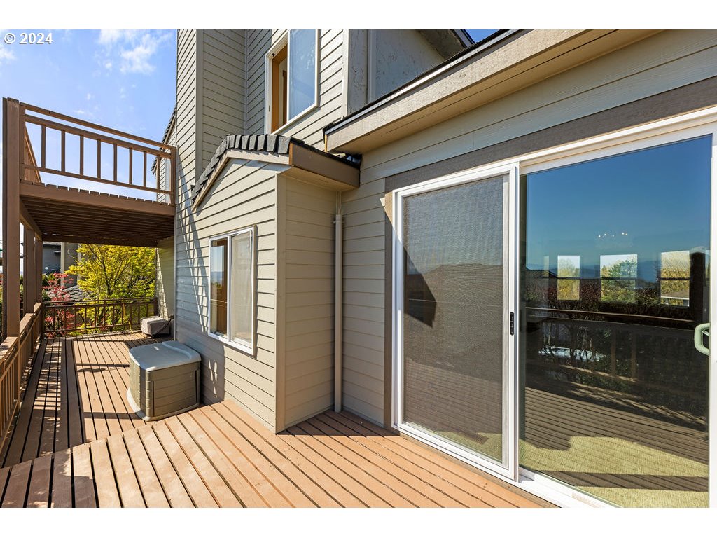 652 Northwest View Ridge Way Camas, WA 98607 - Photo 32 of 39 a view of a balcony with wooden floor