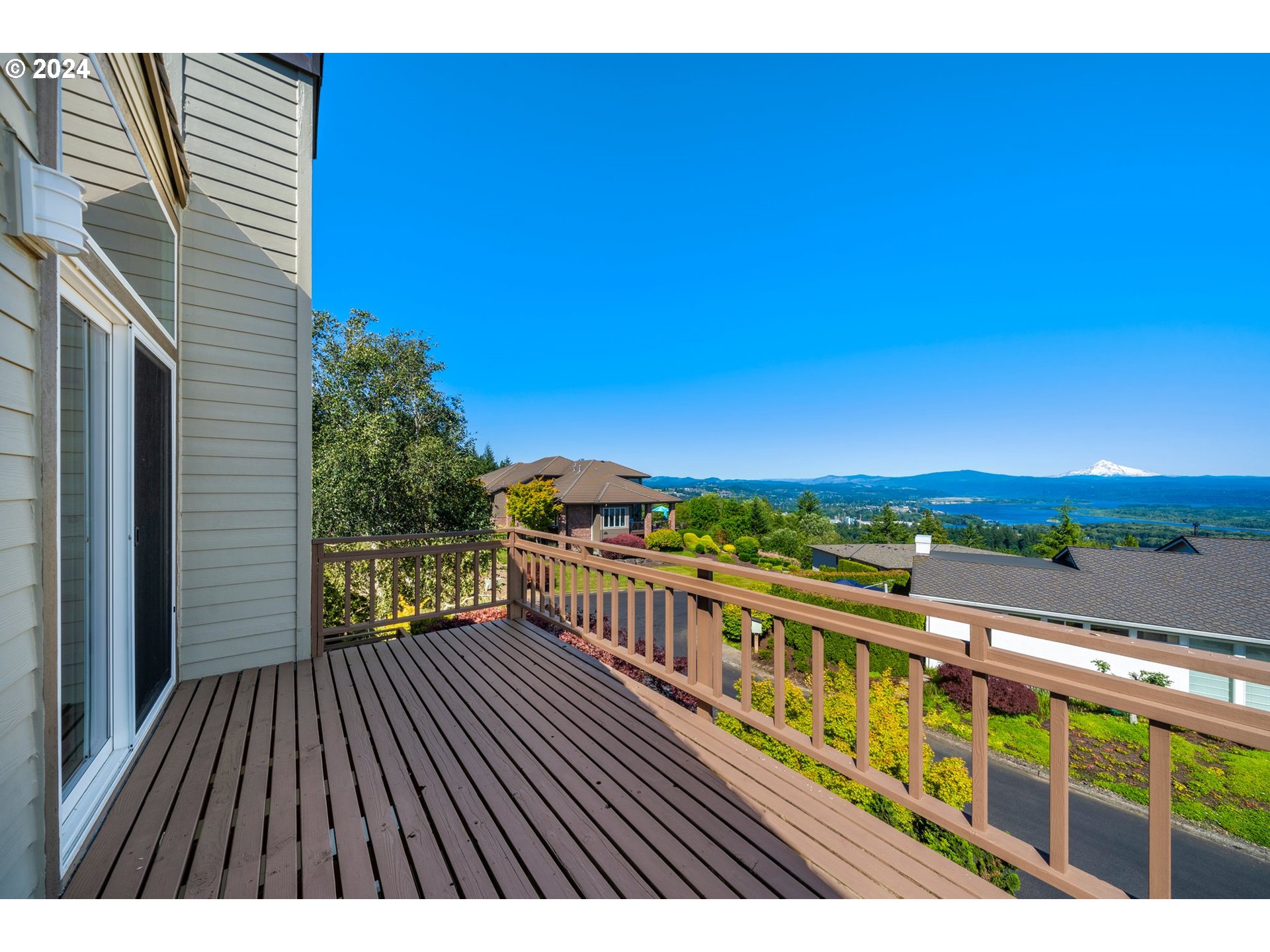 652 Northwest View Ridge Way Camas, WA 98607 - Photo 33 of 39 a view of balcony with wooden floor and fence