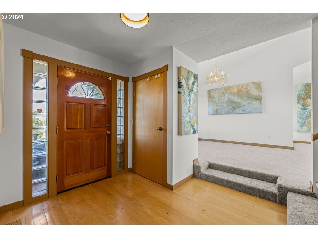 652 Northwest View Ridge Way Camas, WA 98607 - Photo 5 of 39 a view of an empty room with closet area