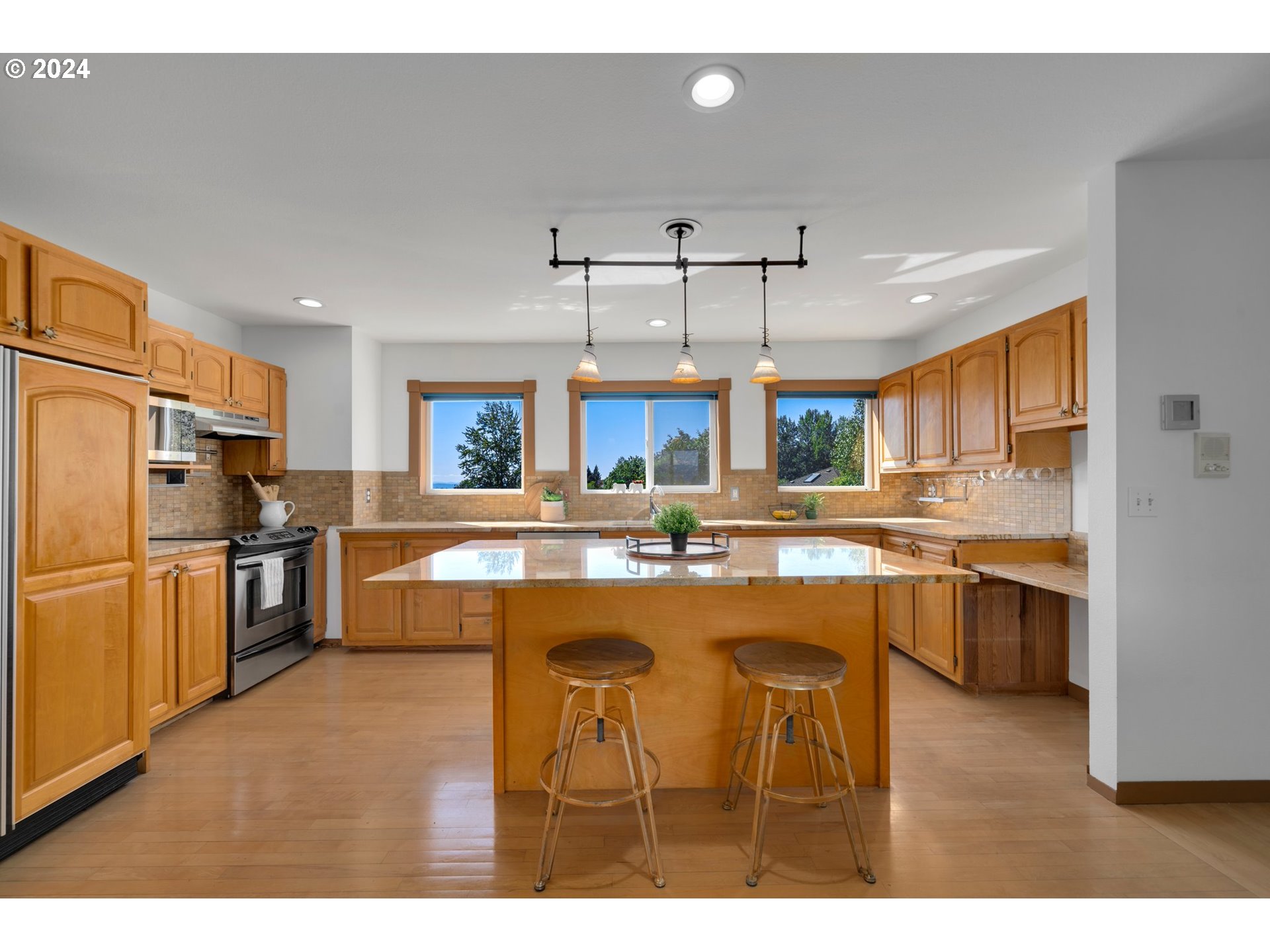 652 Northwest View Ridge Way Camas, WA 98607 - Photo 6 of 39 a kitchen with refrigerator and cabinets