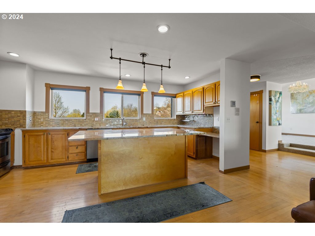652 Northwest View Ridge Way Camas, WA 98607 - Photo 8 of 39 a kitchen with stainless steel appliances granite countertop a sink a stove a refrigerator a center island with wooden floor