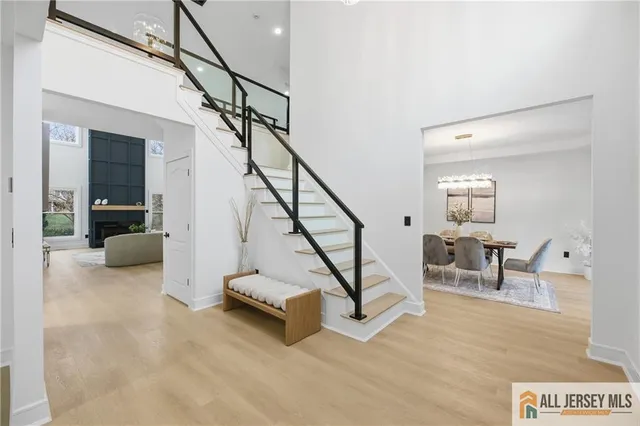 a view of entryway and livingroom