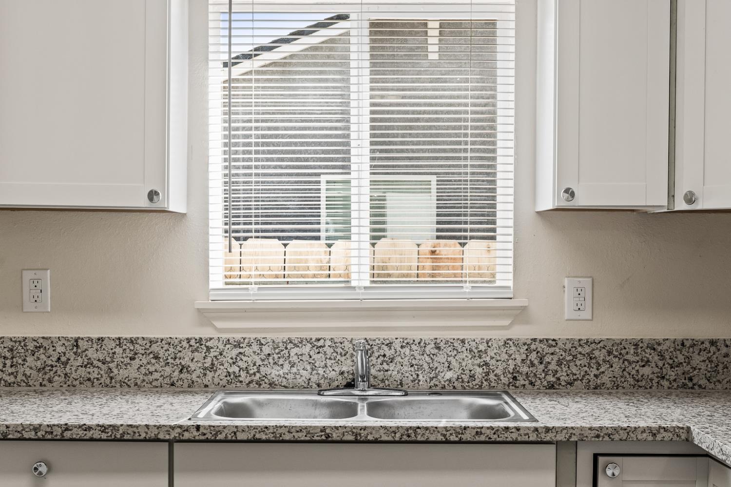 2337 South Poppy Avenue Fresno, CA 93706 - Photo 11 of 28