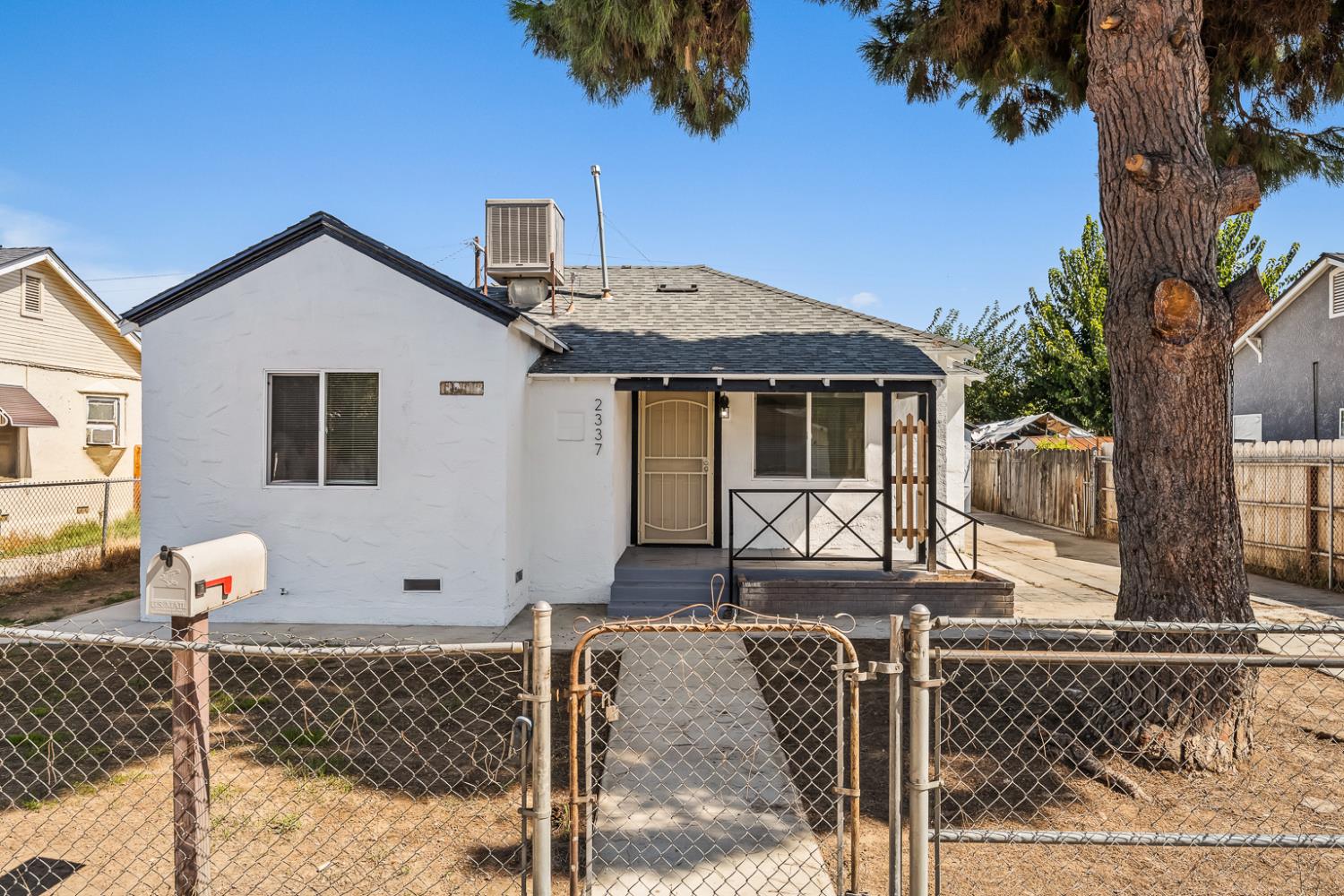 2337 South Poppy Avenue Fresno, CA 93706 - Photo 2 of 28