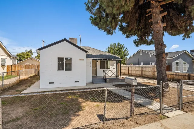 $290,000 | 2337 South Poppy Avenue, Fresno, CA 93706