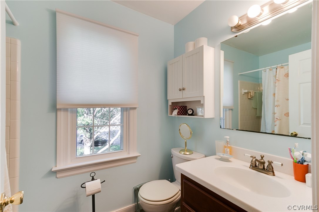 2512 Tanglebrook Road Midlothian, VA 23112 - Photo 16 of 23 a bathroom with a sink toilet and mirror