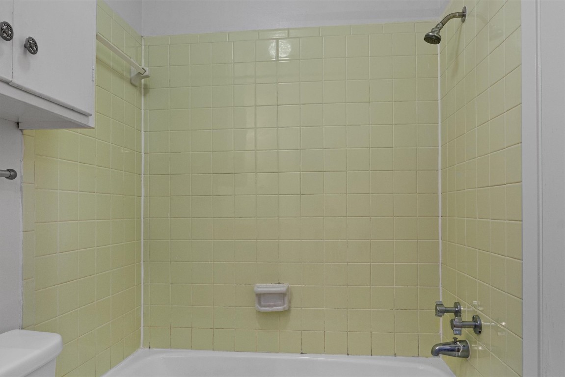 3426 Willowrun Drive, Unit B Austin, TX 78704 - Photo 15 of 16 a bathroom with a shower
