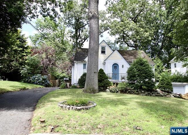 506 Smith Place Ridgewood, NJ 07450 - Photo 1 of 8 Gallery Image 1