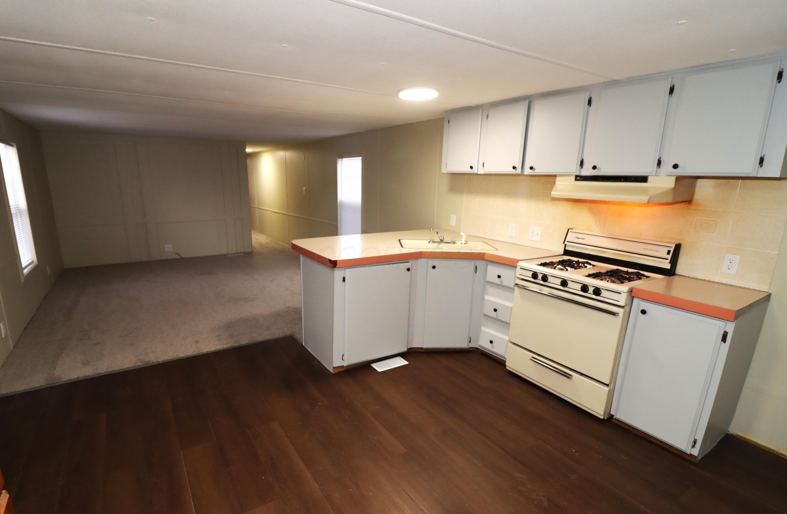 8565 Smith-Calhoun Road, Unit 192 Plain City, OH 43064 - Photo 5 of 18 Kitchen