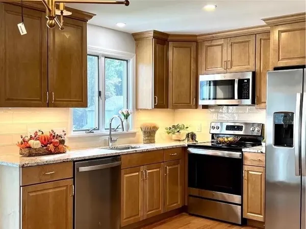 $2,575 | 14 Summer Street, West Warwick, RI 02893