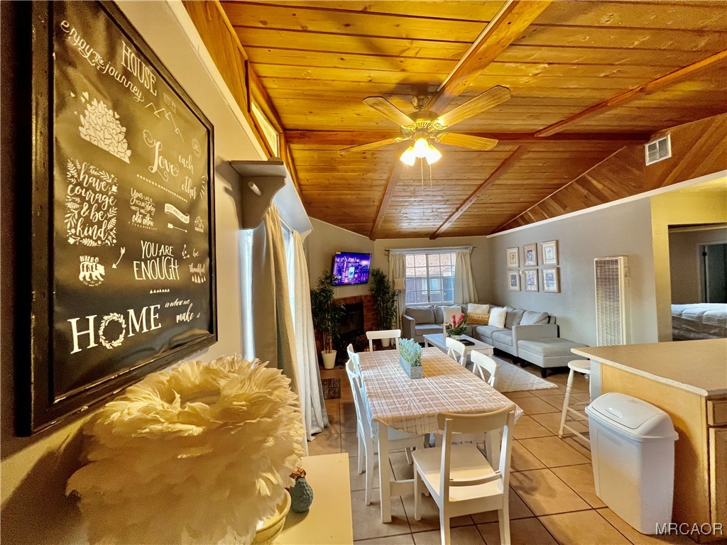 165 Sunset Lane Sugarloaf, CA 92386 - Photo 10 of 24 Dining/Living Room