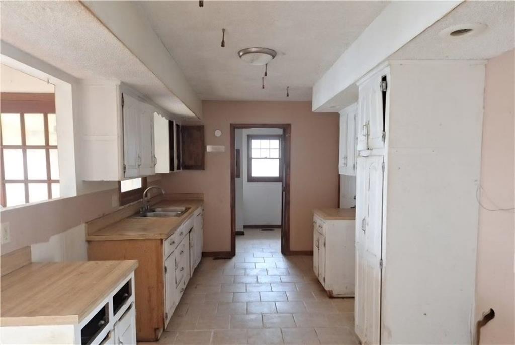 3820 Southwest Gamwell Road Topeka, KS 66610 - Photo 4 of 24