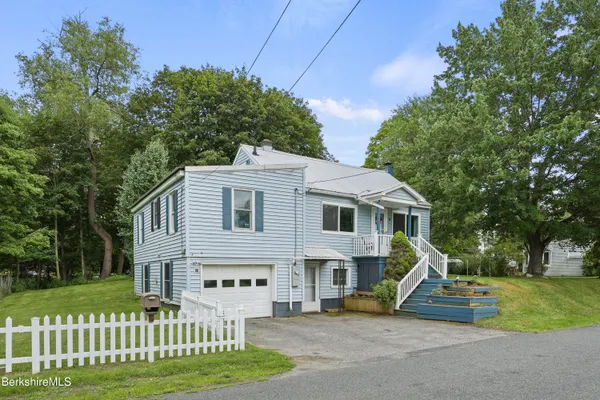 $349,900 | 20 White Oaks Road, Williamstown, MA 01267