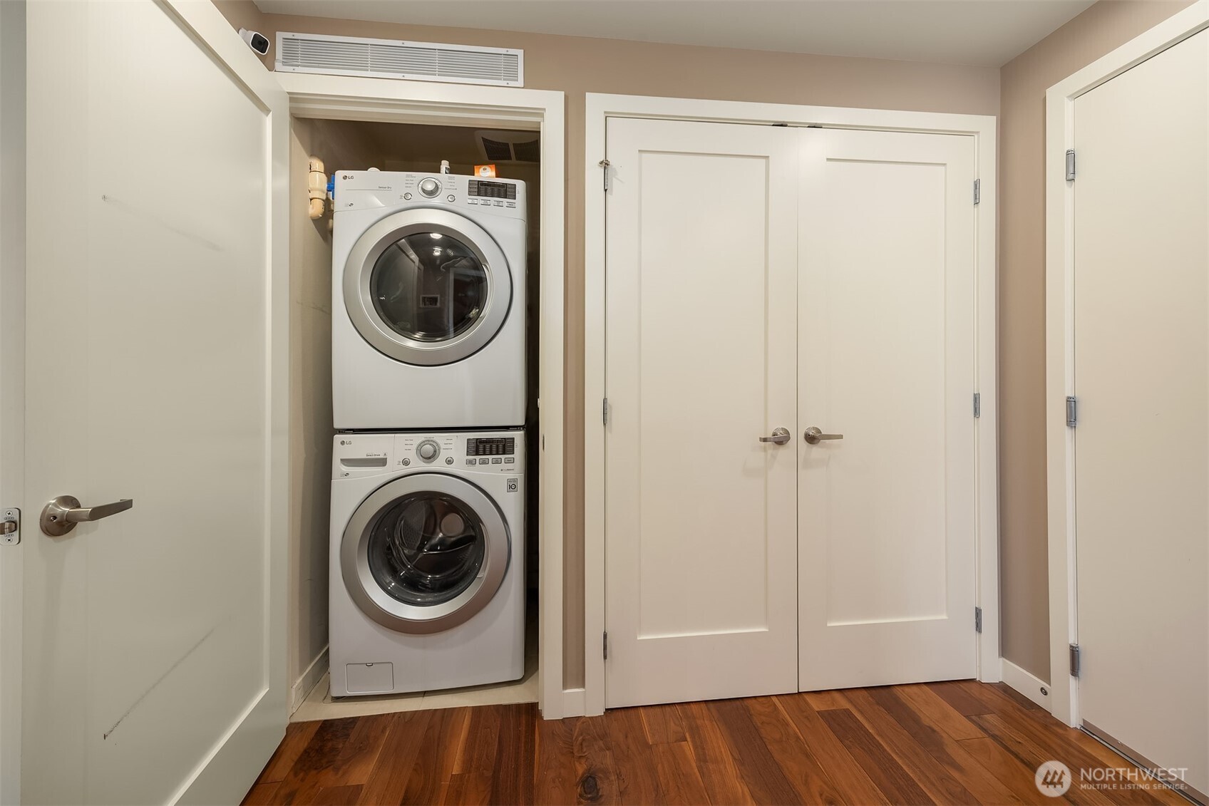 10000 Main Street, Unit 306 Bellevue, WA 98004 - Photo 26 of 33