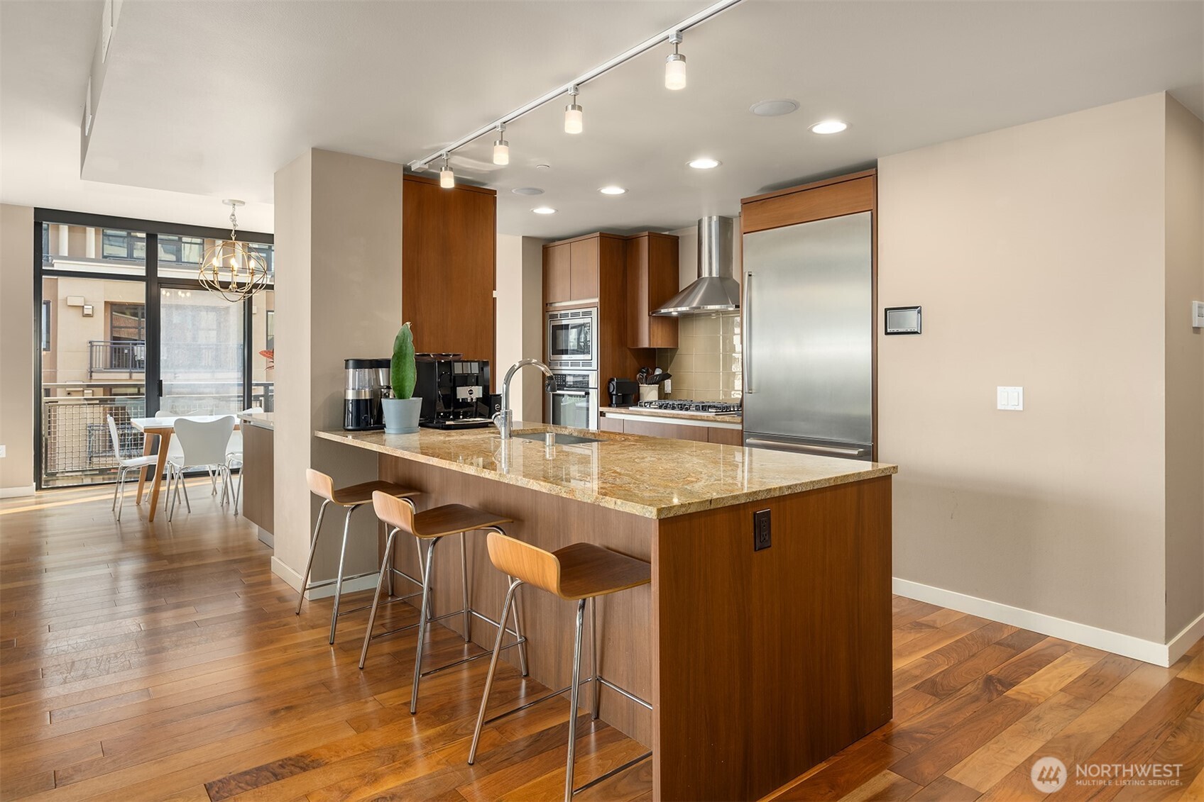 10000 Main Street, Unit 306 Bellevue, WA 98004 - Photo 5 of 33