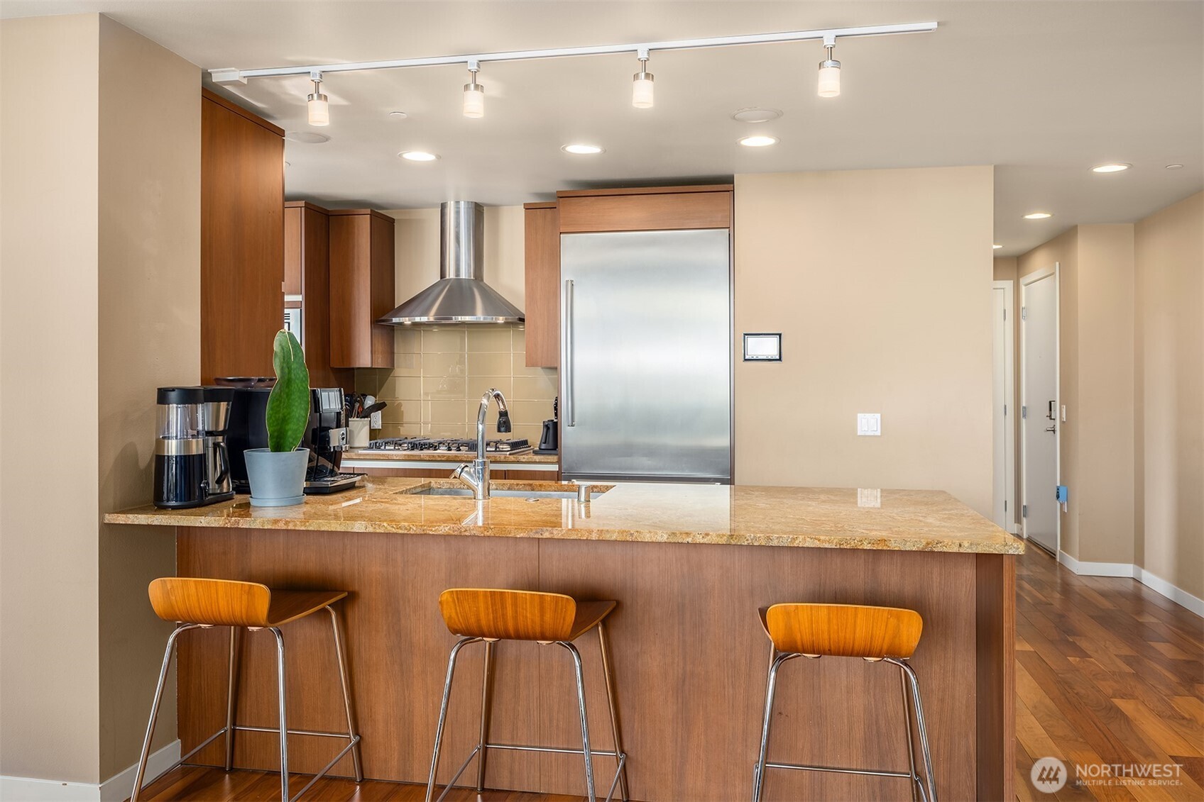 10000 Main Street, Unit 306 Bellevue, WA 98004 - Photo 6 of 33