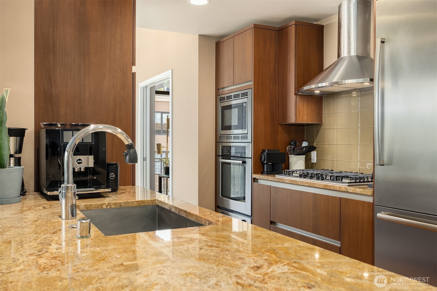 10000 Main Street, Unit 306 Bellevue, WA 98004 - Photo 7 of 33