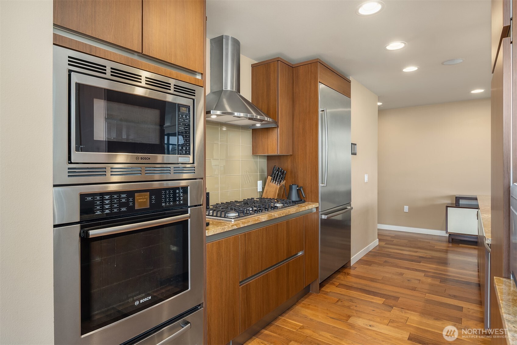 10000 Main Street, Unit 306 Bellevue, WA 98004 - Photo 8 of 33