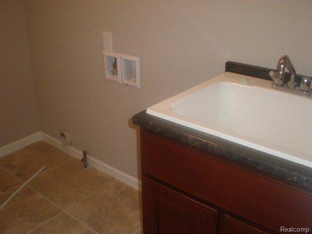 22398 Brantingham Road Macomb, MI 48044 - Photo 18 of 33 17 Laundry Tub.jpg