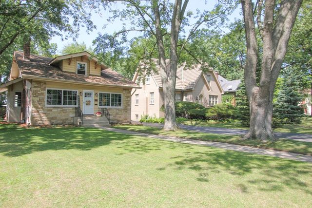 164 Barrypoint Road Riverside, IL 60546 - Photo 3 of 30