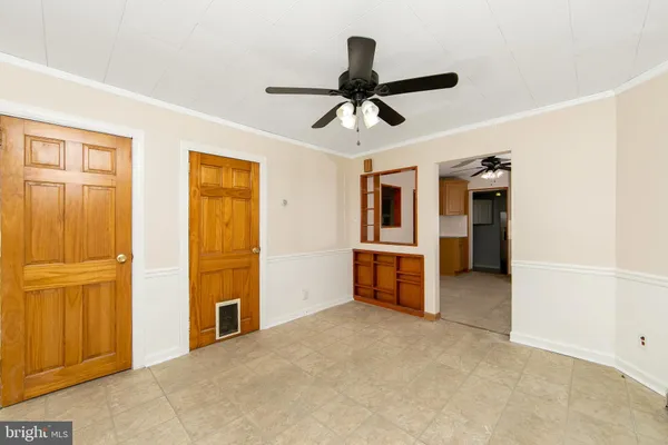 a view of a livingroom with a ceiling fan