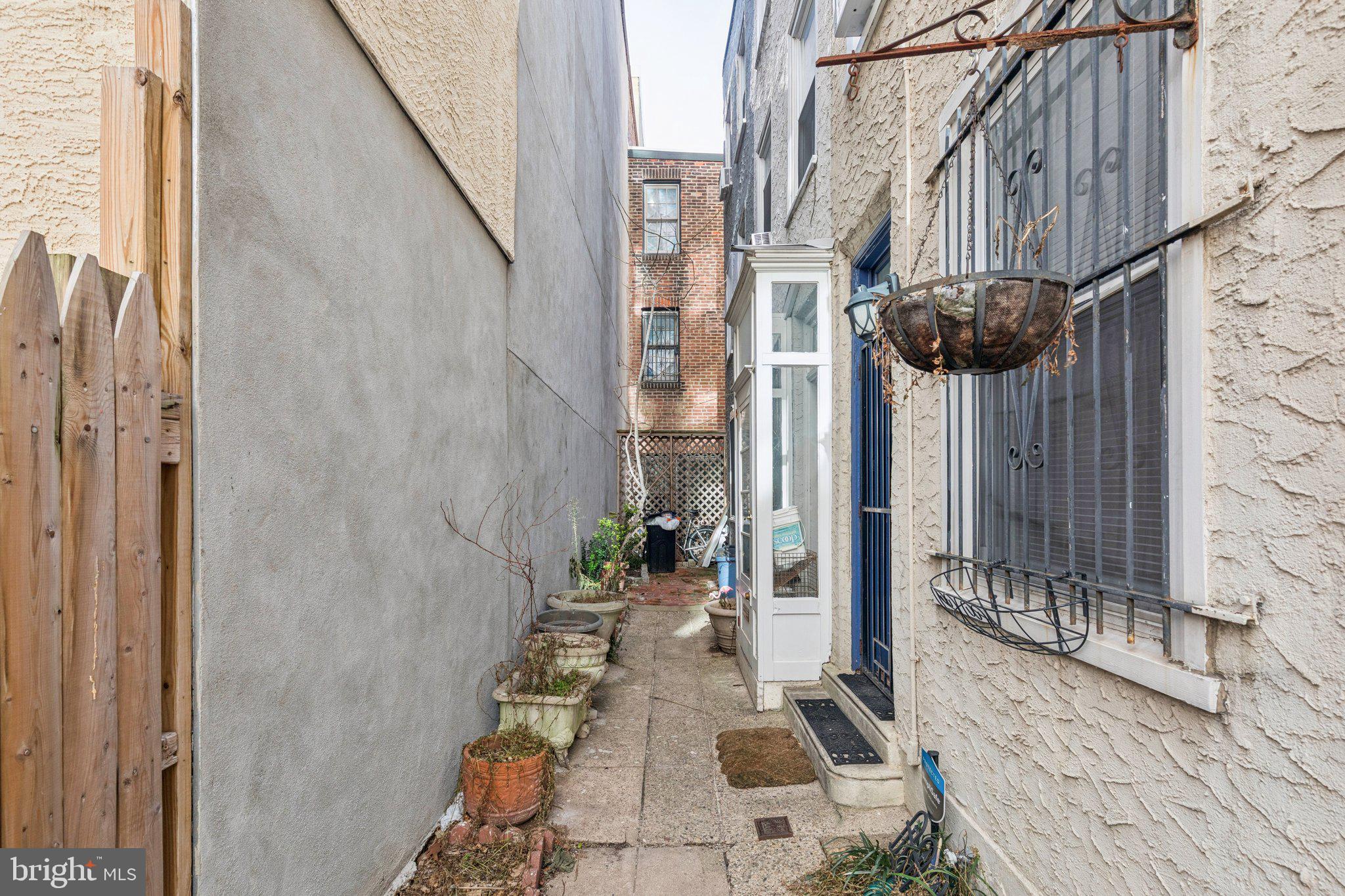 1830 R Manning Street, Unit 2 Philadelphia, PA 19103 - Photo 31 of 32