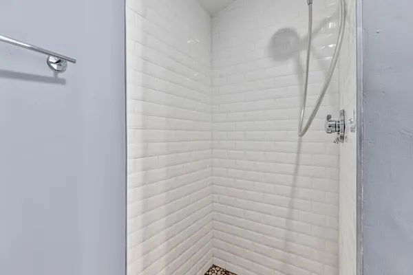 $3,000 | 167 Lexington Street, Unit 3, Boston, MA 02128