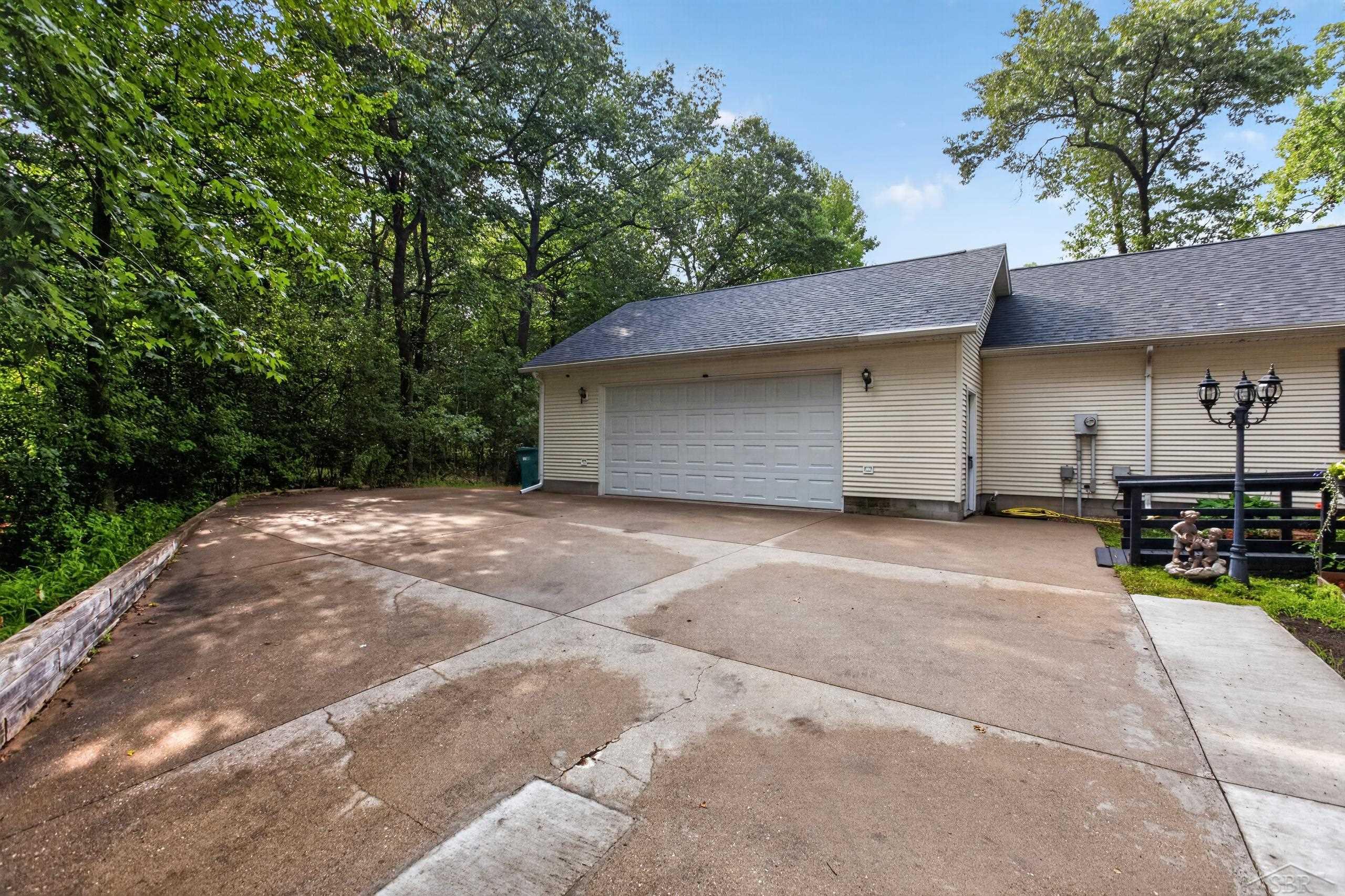 340 Richards Road Bay City, MI 48706 - Photo 4 of 49 50218759-5d3c352a-468c-4bec-87d8-4cdd4058d18f.JPG