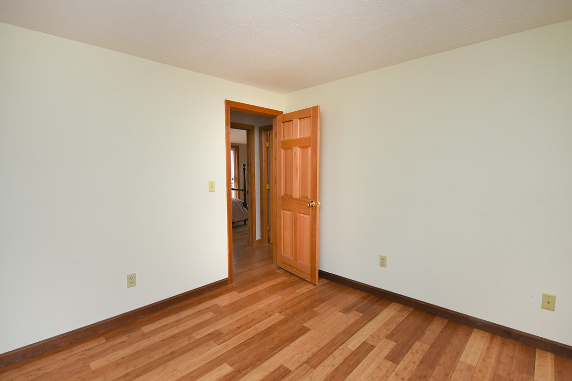 7 Old Manchester Road Derry, NH 03038 - Photo 12 of 25