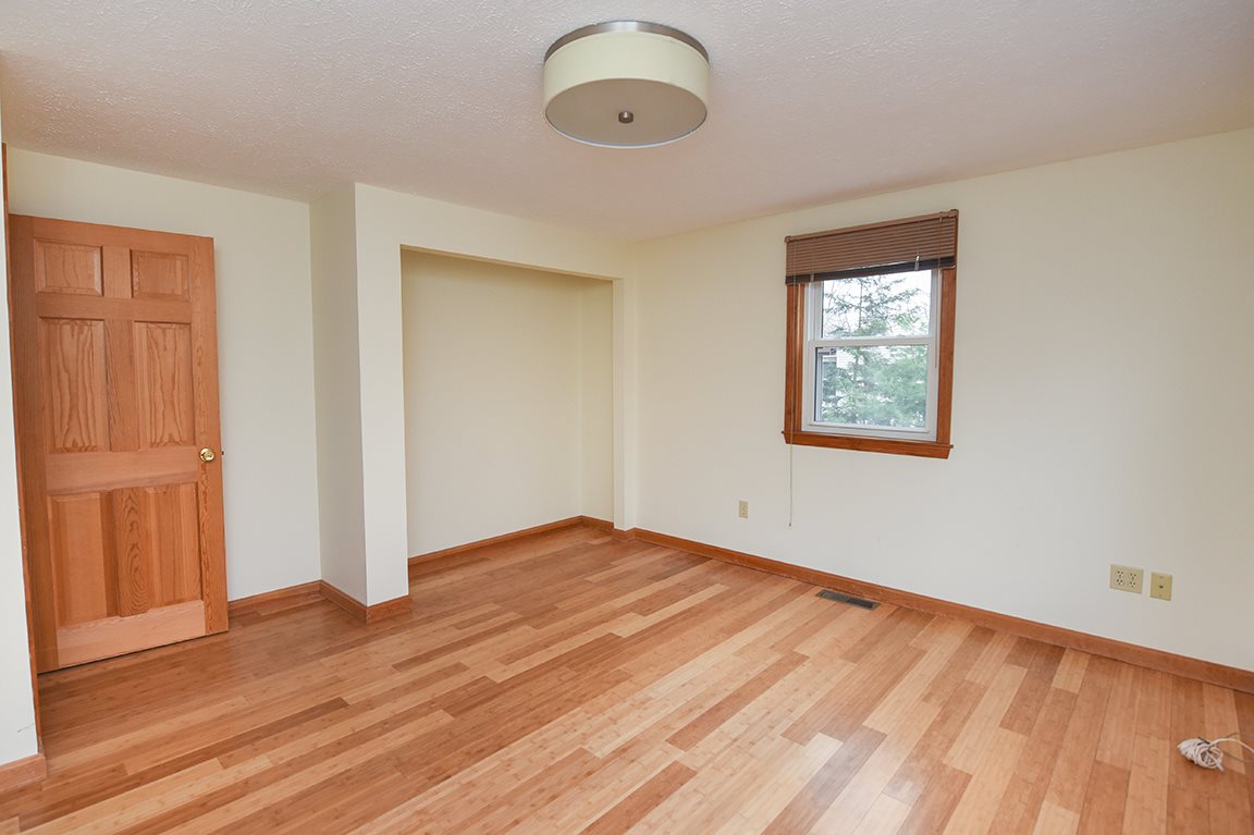 7 Old Manchester Road Derry, NH 03038 - Photo 15 of 25