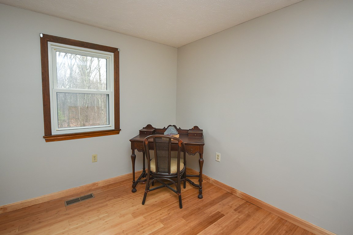 7 Old Manchester Road Derry, NH 03038 - Photo 10 of 25
