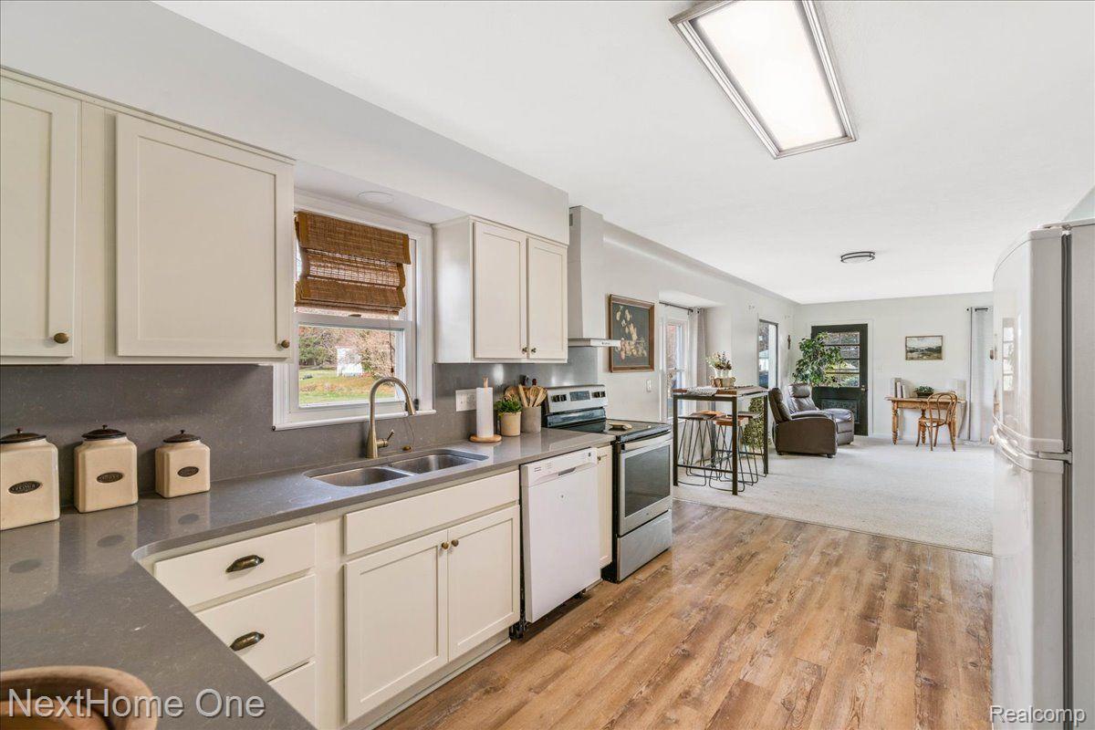 1011 Oak Grove Road Jackson, MI 49203 - Photo 5 of 23 Fully updated kitchen