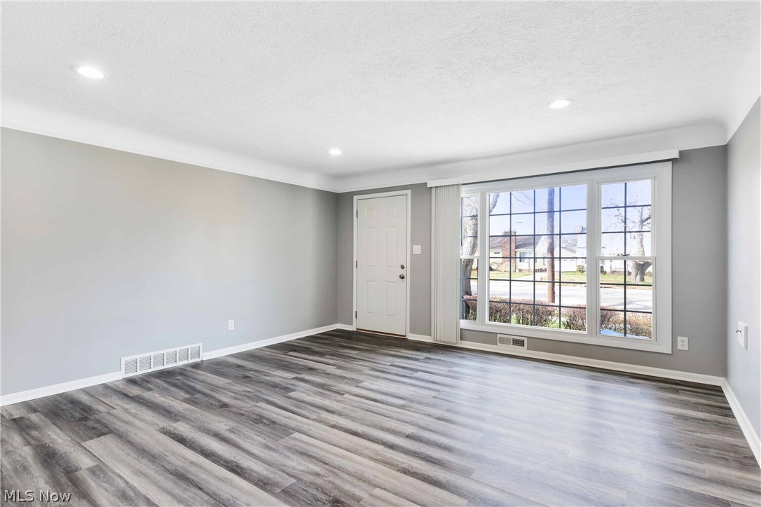 5903 Pearl Road Cleveland, OH 44130 - Photo 12 of 33