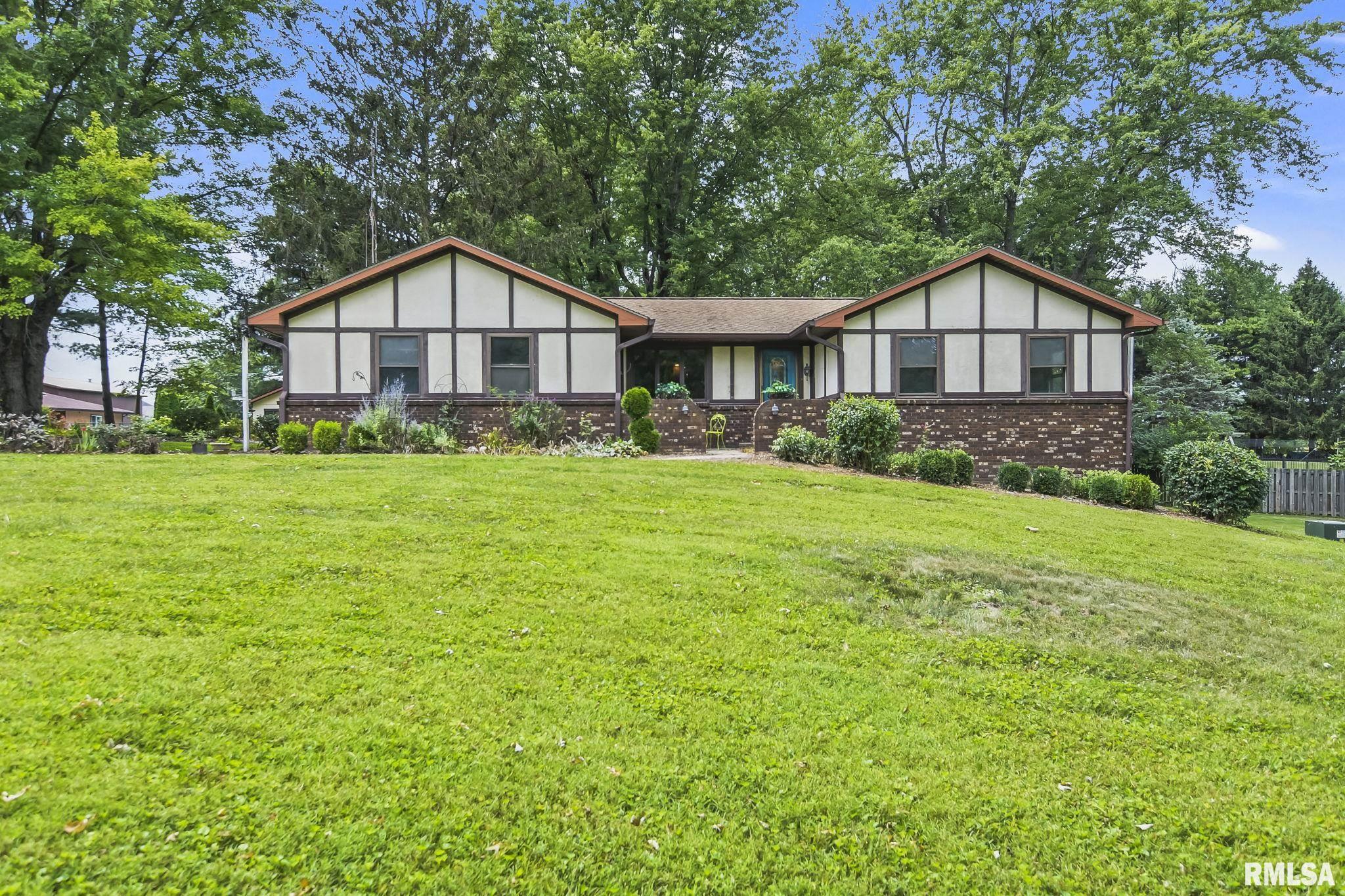 5213 Cockrell Lane Springfield, IL 62711 - Photo 2 of 45
