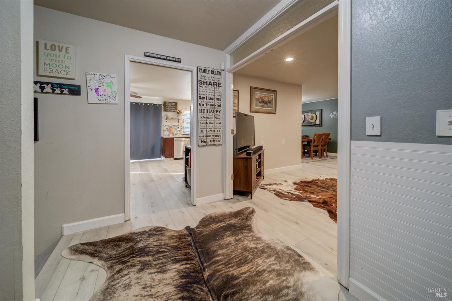 989 Suffolk Way Fairfield, CA 94533 - Photo 11 of 30 a view of a living room