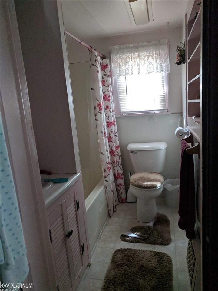 4110 Lapeer Road Port Huron, MI 48060 - Photo 15 of 18 31359973-14.JPG