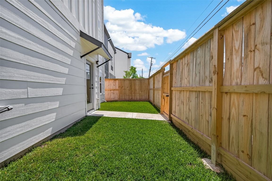3402 Luca Street Houston, TX 77021 - Photo 17 of 18 a view of backyard with small cabin