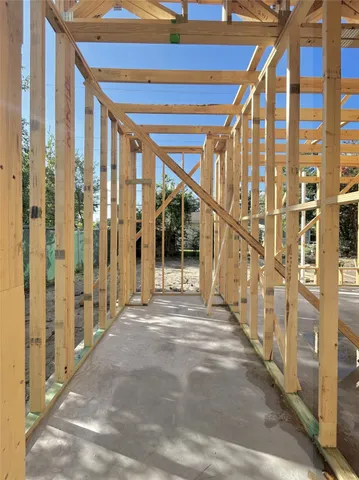 a view of entryway with a front door