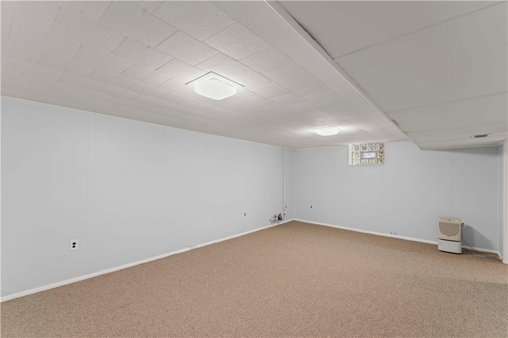 9 McElree Road Washington, PA 15301 - Photo 20 of 32 an empty room with a projector